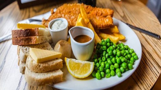 إنجلترا -يتميز المطبخ الإنجليزي بطبق “Fish and Chips”