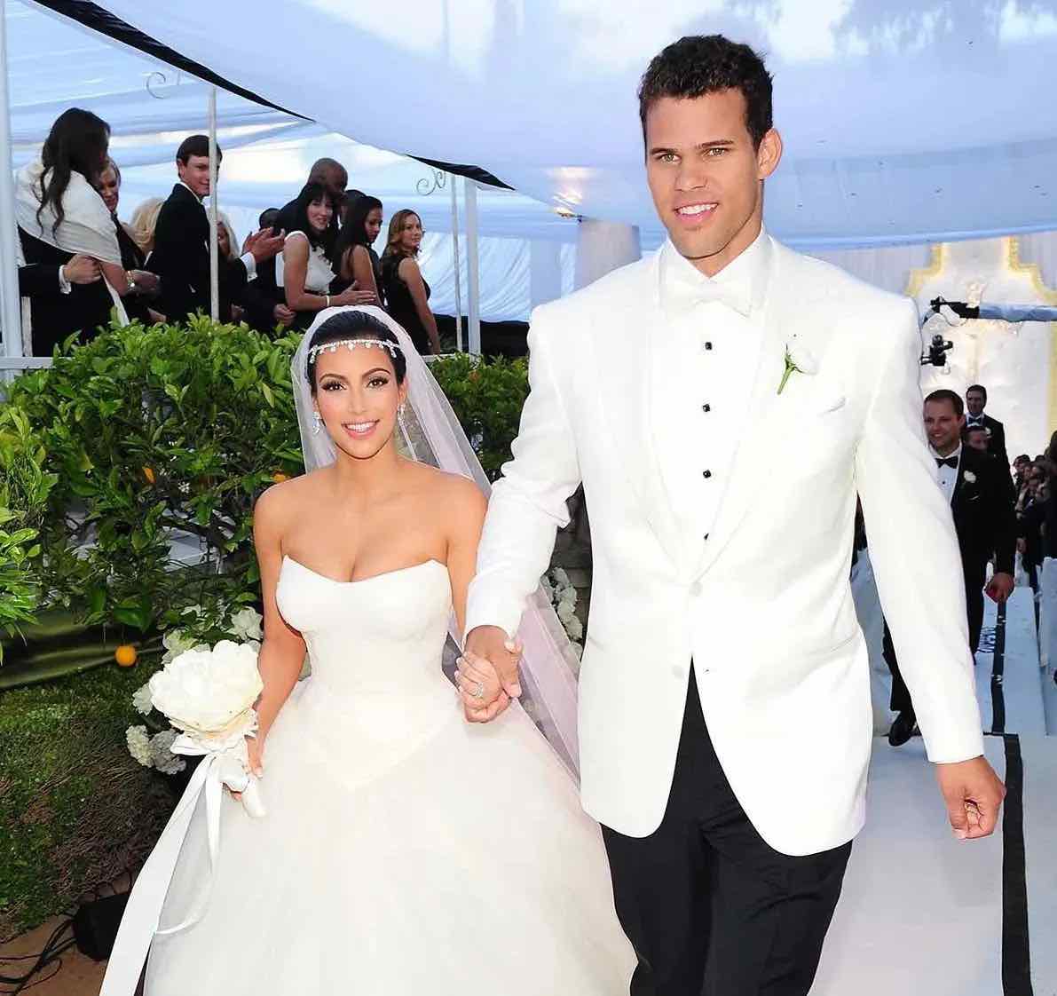 كعكة-زفاف-كيم-كارداشيان-Kim-Kardashian-وكريس-همفريز-Kris-Humphries-20-ألف-دولار-1-2 بالصور أجمل وأغلى كعكات حفلات زفاف المشاهير