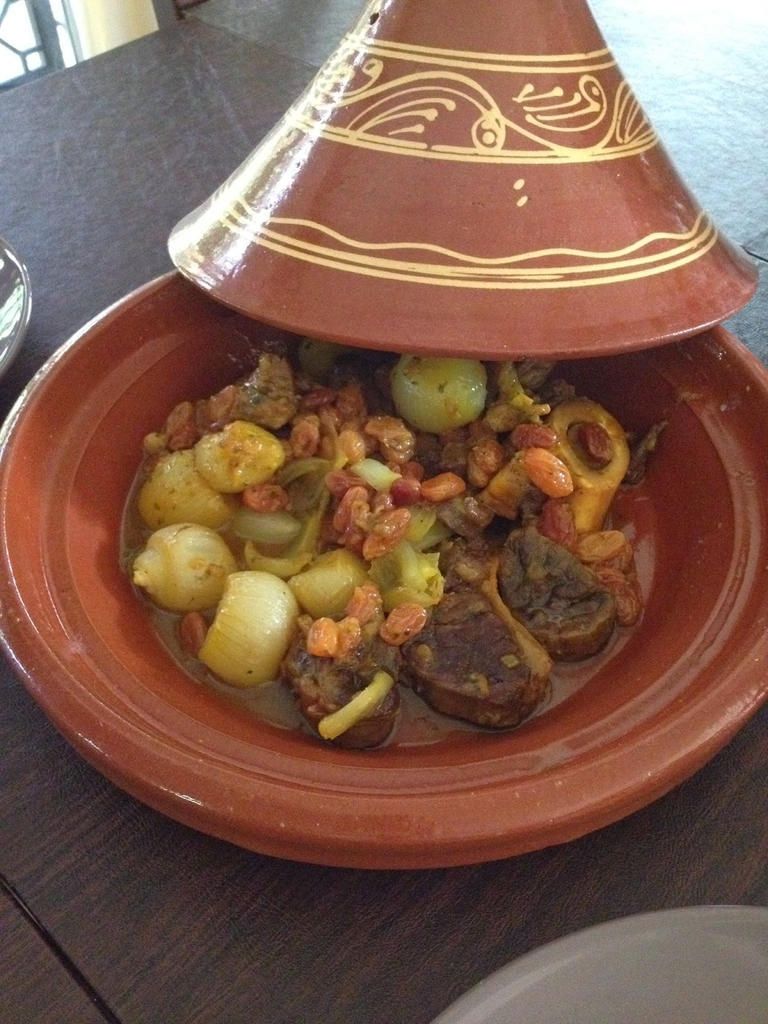 173-164531-famous-moroccan-dishes-independence-day-2 10 أطباق من المطبخ المغربي.. أطعمة تحكي تاريخ المدن المغربية التاريخية  العتيقة