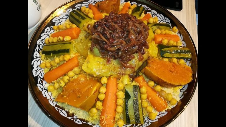 173-164531-famous-moroccan-dishes-independence-day-3 10 أطباق من المطبخ المغربي.. أطعمة تحكي تاريخ المدن المغربية التاريخية  العتيقة