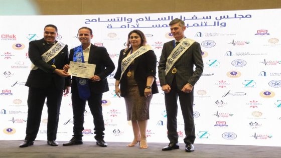 مجلس سفراء السلام يكرم الإعلامي عبدالله الزعبي