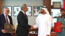 سيف بن زايد يلتقي وزير الداخلية والحكم المحلي في الفلبين