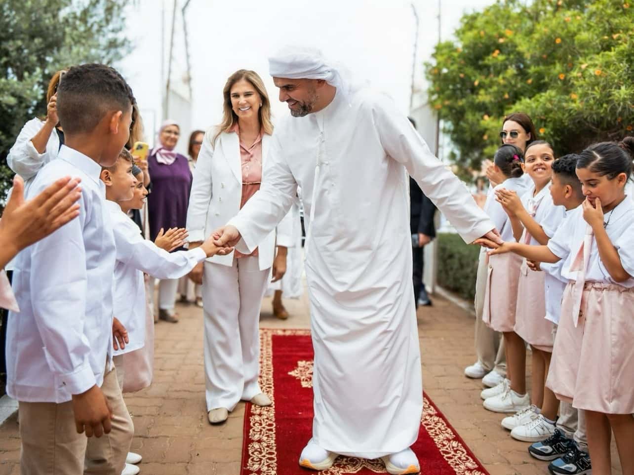 IMG-20250627-WA0005 حسين الجسمي في زيارة إنسانية مؤثرة لأطفال "دار الميمة" بالدار البيضاء