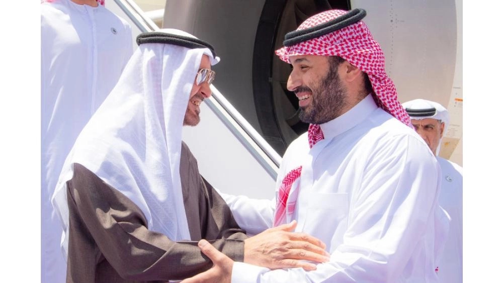 Gz6f6wdWsAADoOP1.jpg محمد بن زايد يصل الرياض في زيارة أخوية