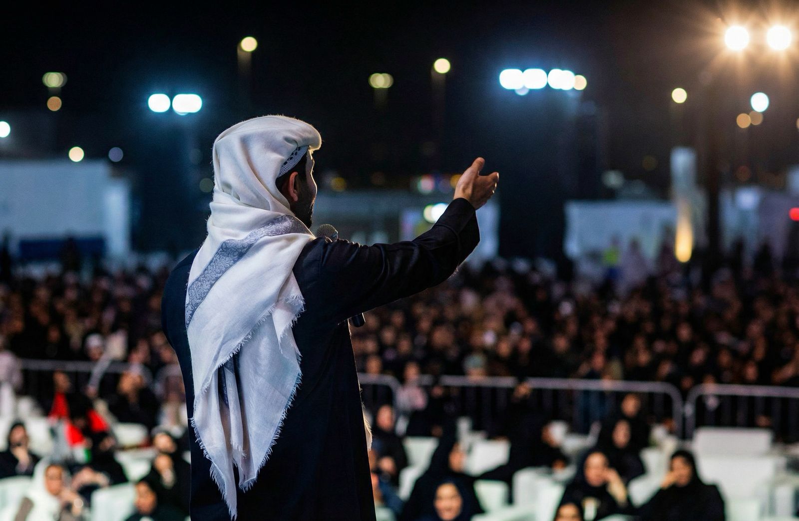 IMG-20251223-WA0001 فؤاد عبد الواحد يرسّخ حضوره الجماهيري بين أبوظبي والخبر