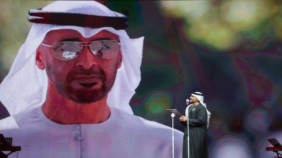 "حسين الجسمي يشعل 'ليالي العيد' بأبوظبي بحفل كامل العدد"