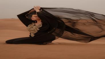 WhatsApp-Image-2025-03-05-at-12.57.59-AM-2-7jecurhd7rk8llr9705e77ber98fsx1edcu5zbk8fur أيقونة الموضة العالمية أولغا فلوريدا تعـشق الخليج والصحراء تلهمها.